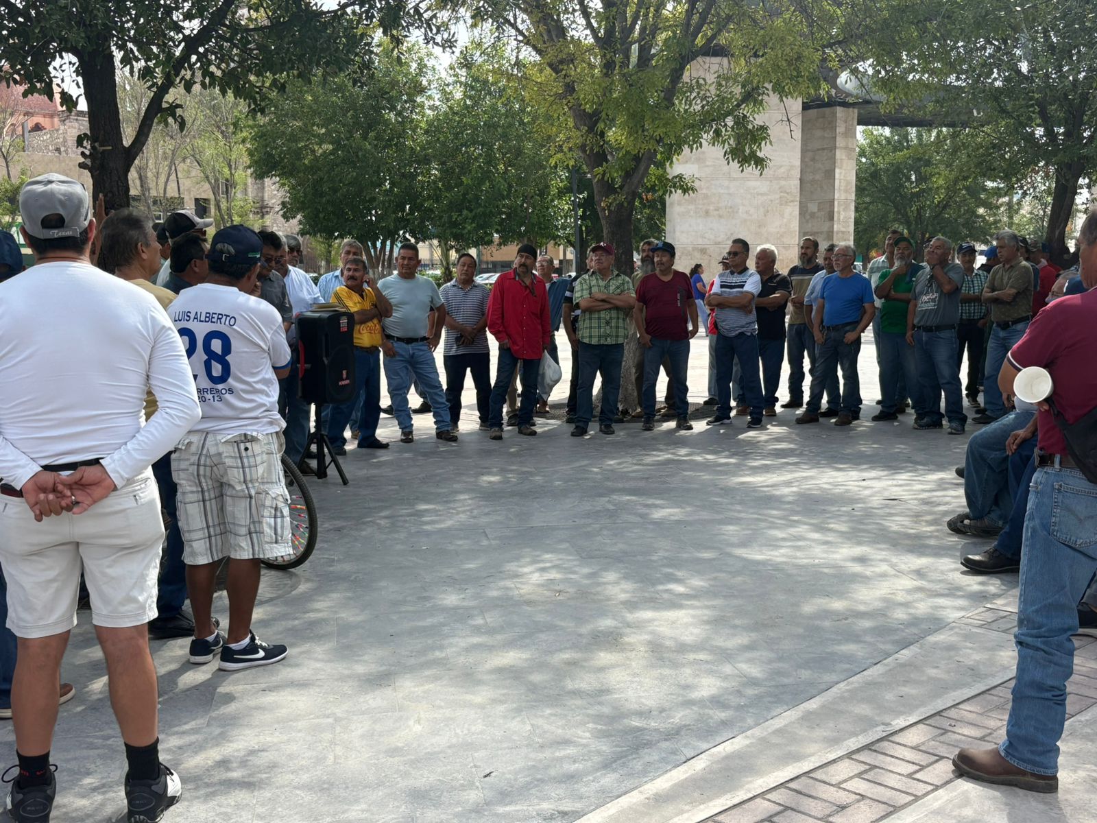 “No sacarán ni un clavo de AHMSA”