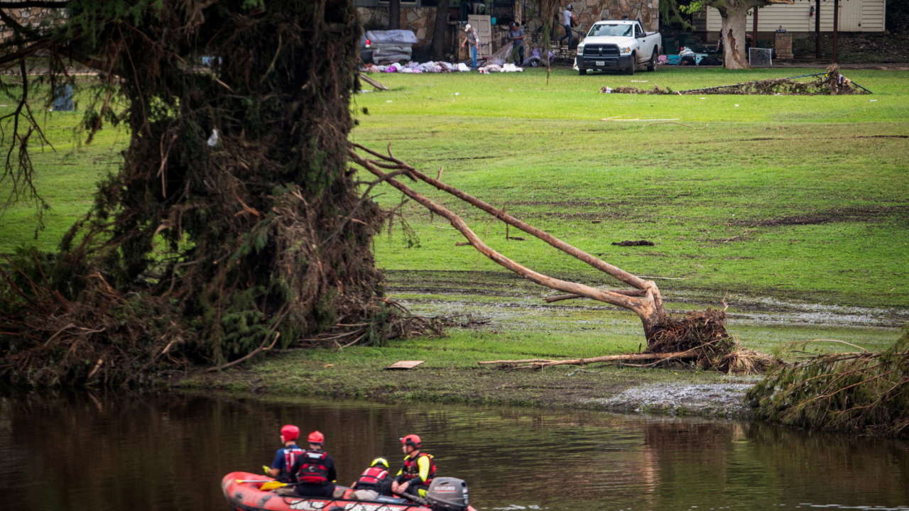 Aumenta el número de victimas en las inundaciones de Texas mientras prosiguen las labores de búsqueda y rescate