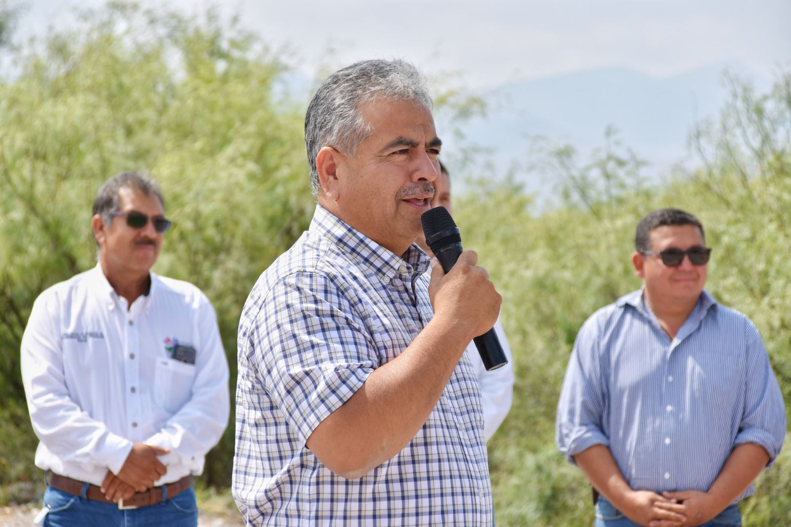 CUMPLE VÍCTOR LEIJA SU COMPROMISO CON COMUNIDADES RURALES DE CUATRO CIÉNEGAS