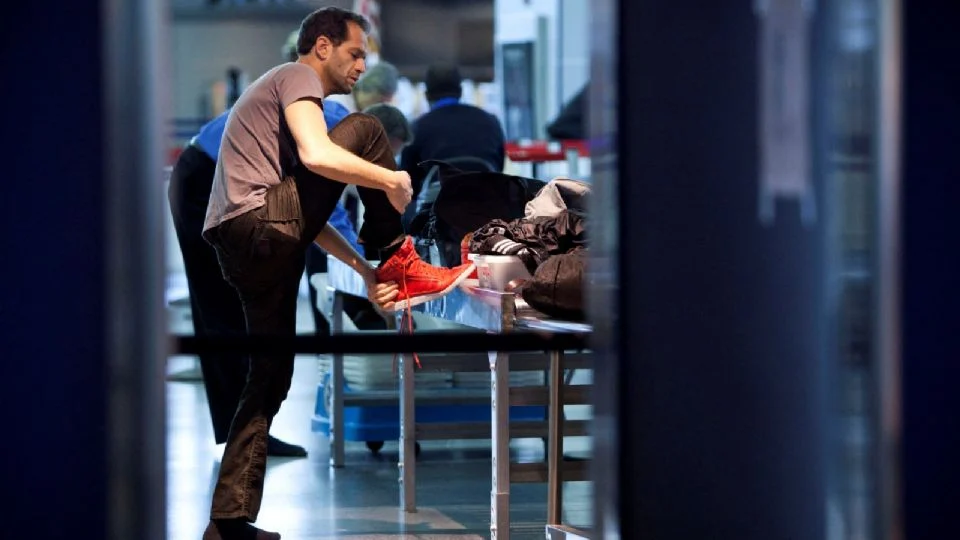 Viajeros ya no deberán quitarse los zapatos para pasar controles de seguridad en aeropuertos de EU
