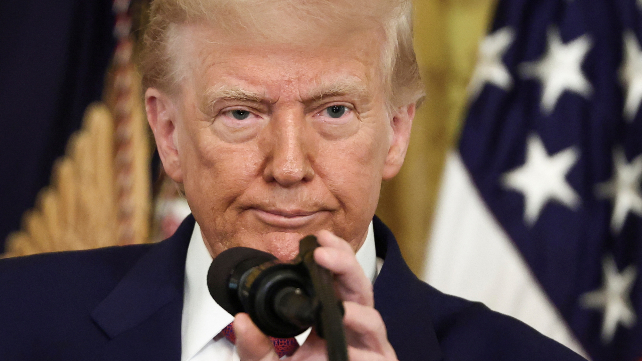 Un juez bloquea temporalmente la orden ejecutiva de Trump que busca acabar con la ciudadanía por nacimiento