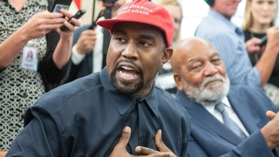 Cancelan visa a Kanye West en Australia tras el lanzamiento de canción que hace apología de Hitler
