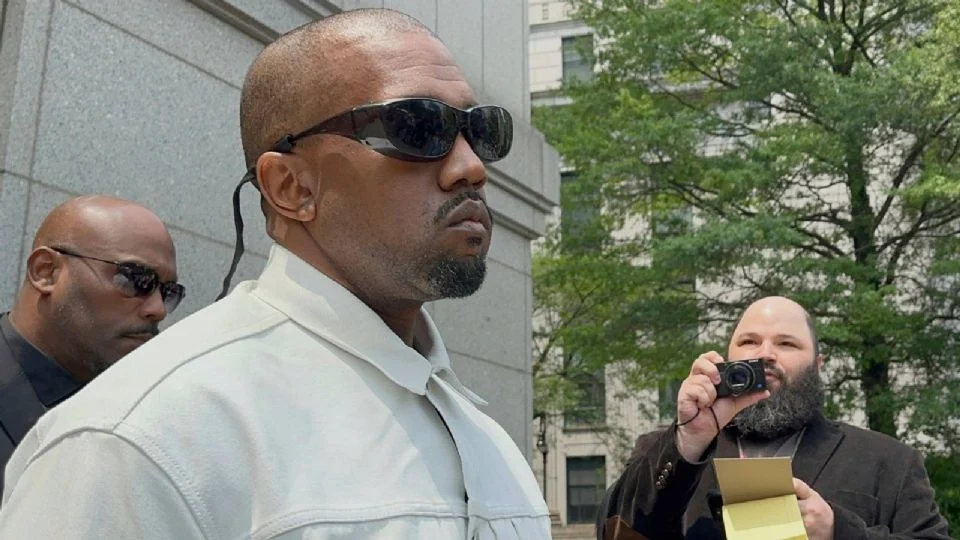 Exasistente de Kanye West denuncia al músico por agresión y tráfico se*ual