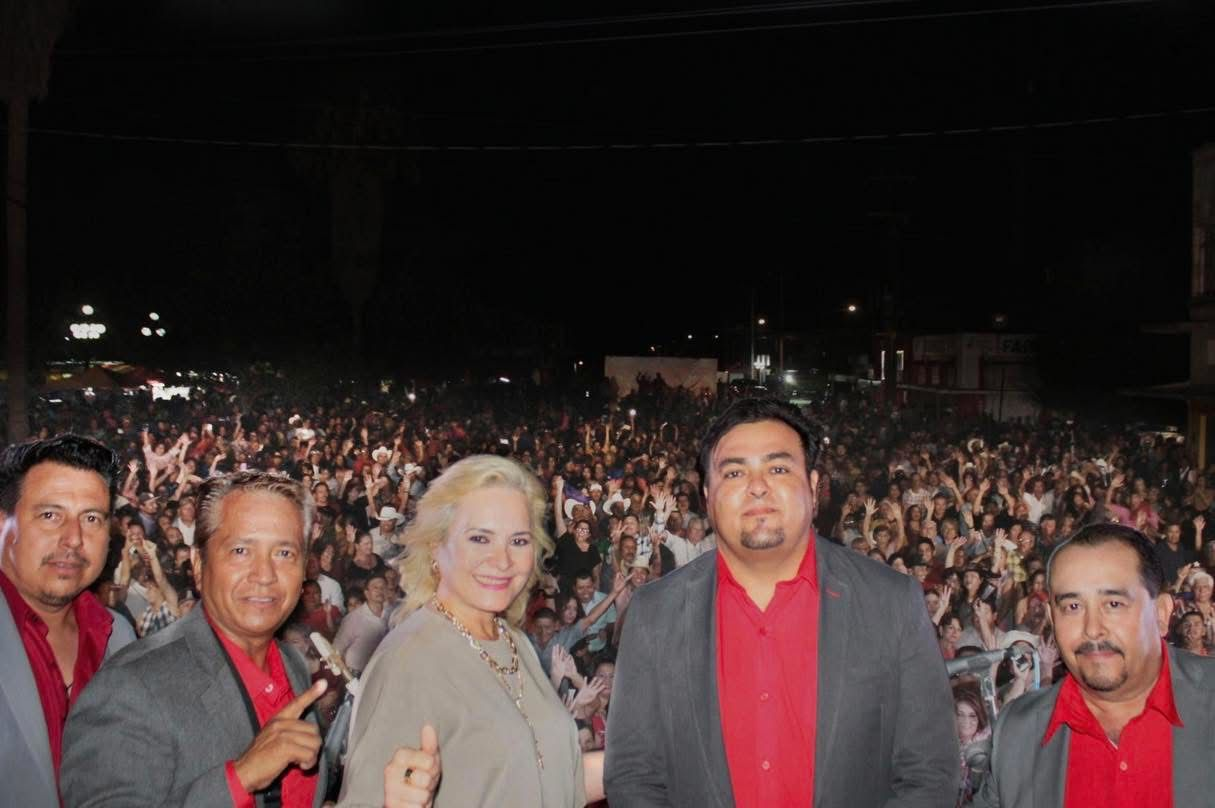 Con Gran Éxito Celebra Laura Jiménez el Día del Minero en Villa de Palaú