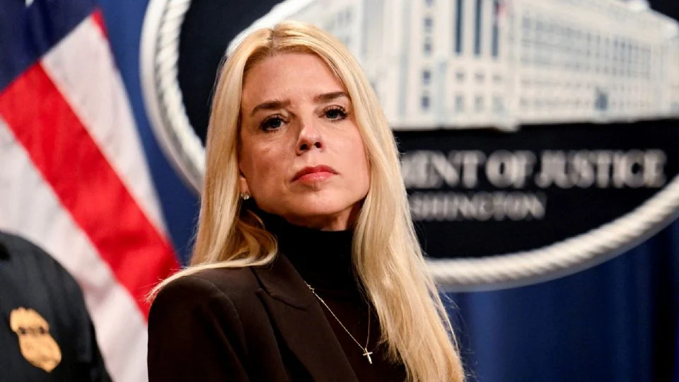 Fiscal de EU despide a 20 funcionarios ligados a casos penales contra Trump