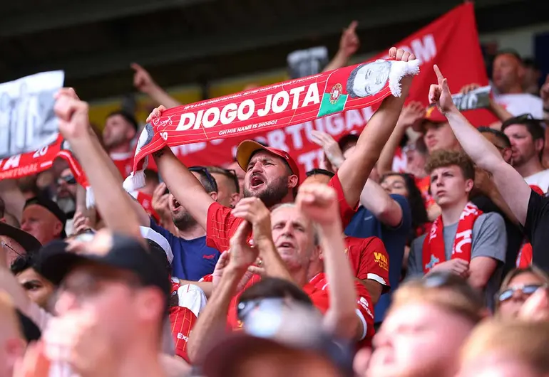 Liverpool rinde homenaje a Diogo Jota con un triunfo