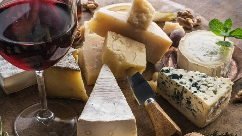 «Sería desastroso»: productores franceses de vino y queso advierten que aranceles de Trump afectarán al mercado