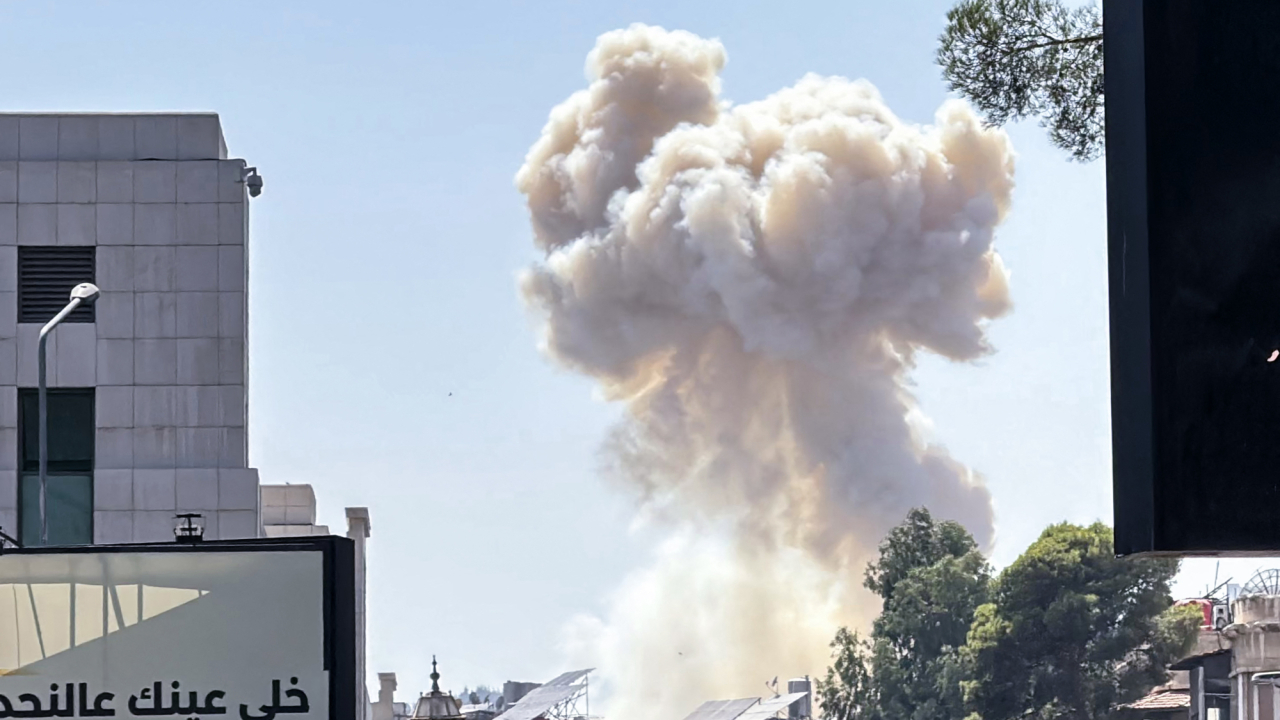 Israel bombardea el cuartel general del ejército de Siria en el cuarto día de combates en Sweida