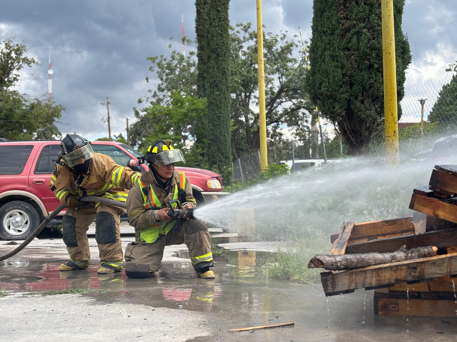 Refuerzan bomberos prácticas de atención inmediata a emergencias