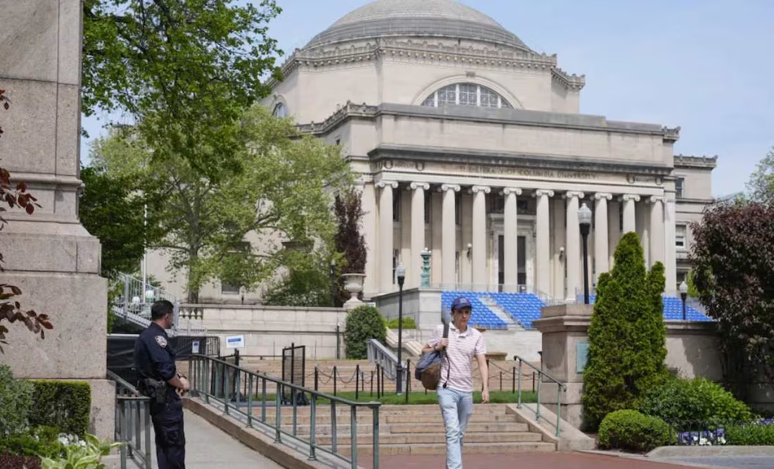 Ciberataque a Universidad de Columbia; difunden imágenes de Trump en monitores del campus