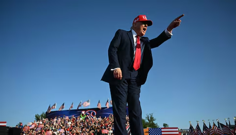 Diagnostican a Trump con insuficiencia venosa crónica tras hinchazón de piernas; «no es nada grave», dice la Casa Blanca