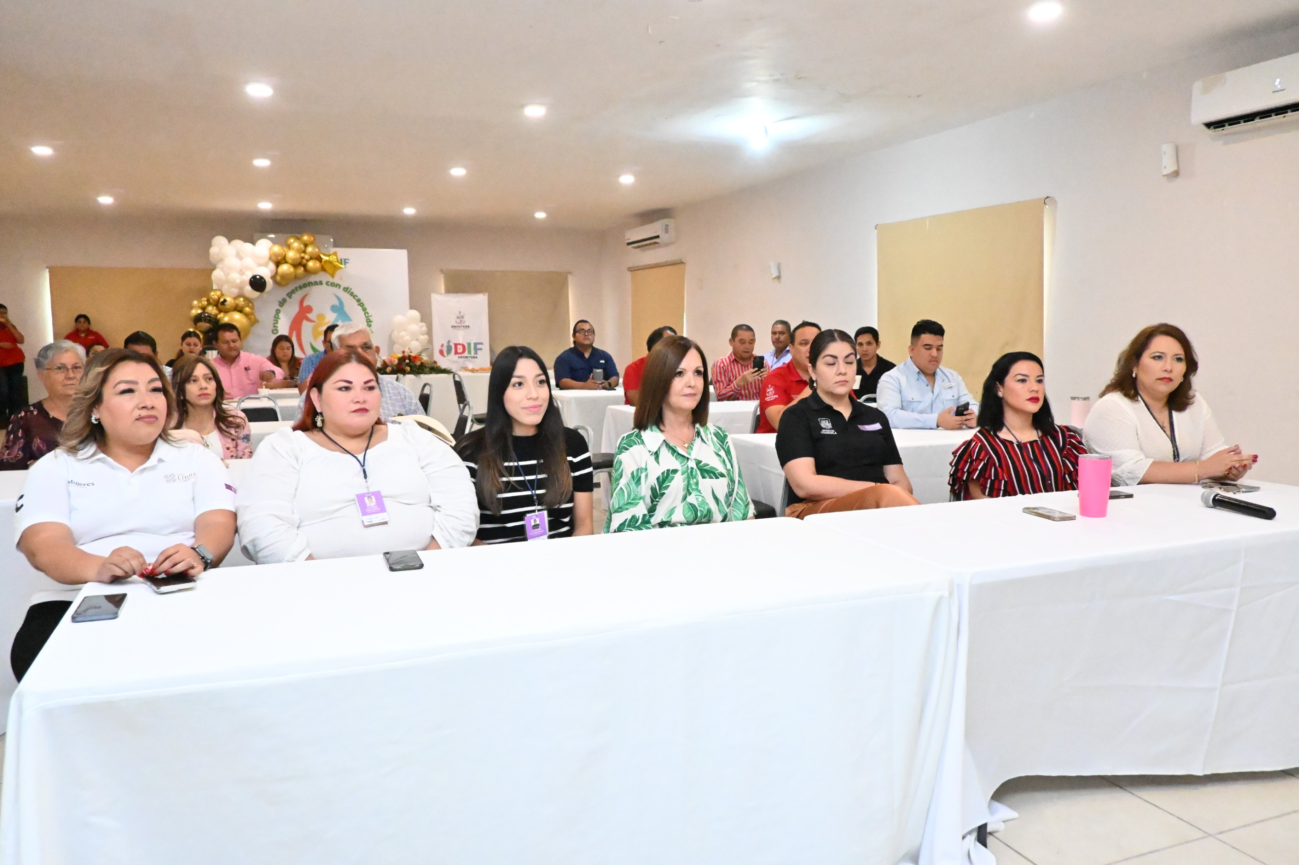 Sari Pérez presenta programa LIBRE a directores y coordinadores municipales