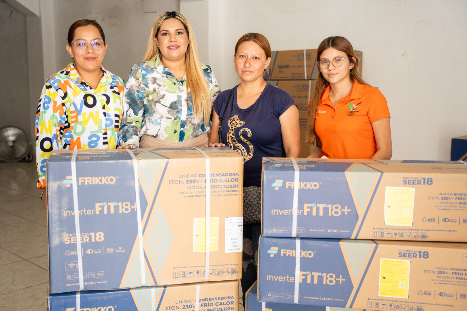 Yesica Sifuentes encabeza cuarta entrega de minisplits subsidiados