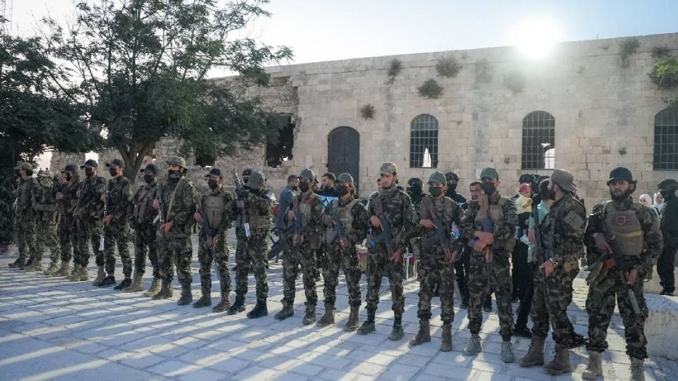 Siria pacta alto al fuego con Israel y regresa tropas al sur del país