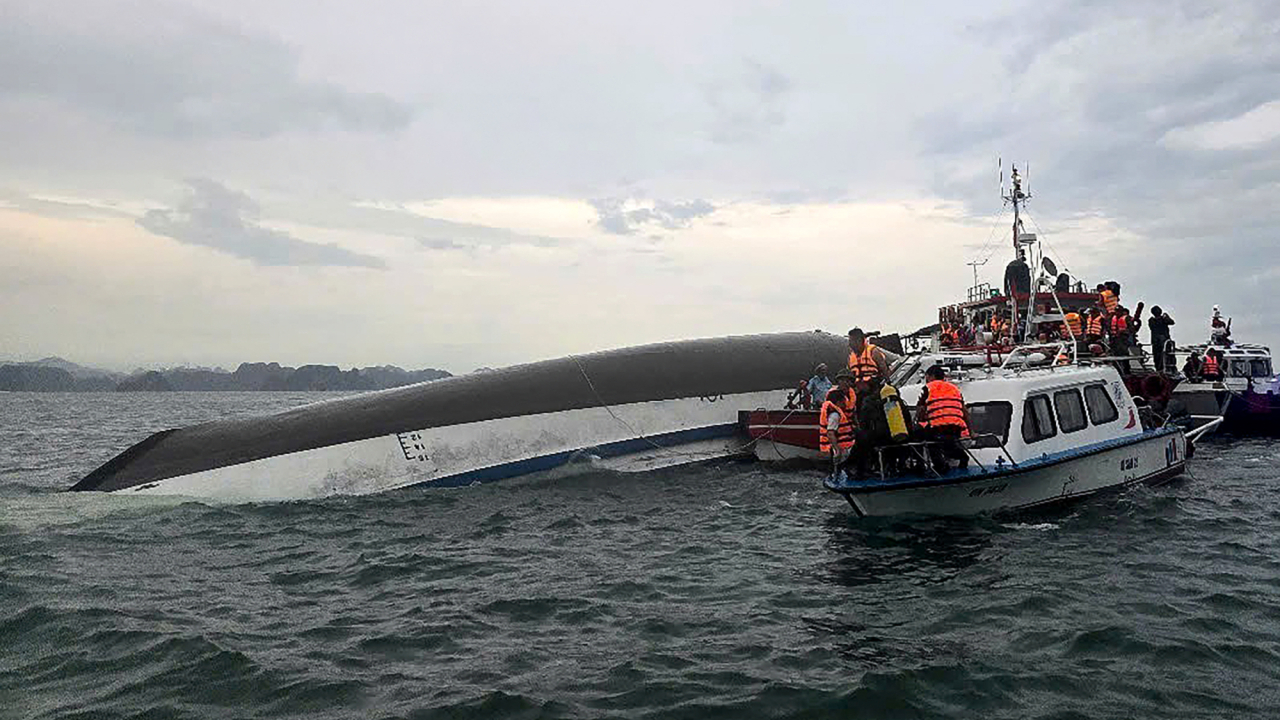 Fallecen 34 personas al volcar un barco turístico en Vietnam