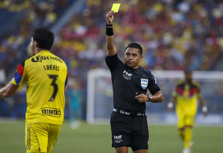 ¿América fue perjudicado por el arbitraje ante Toluca?