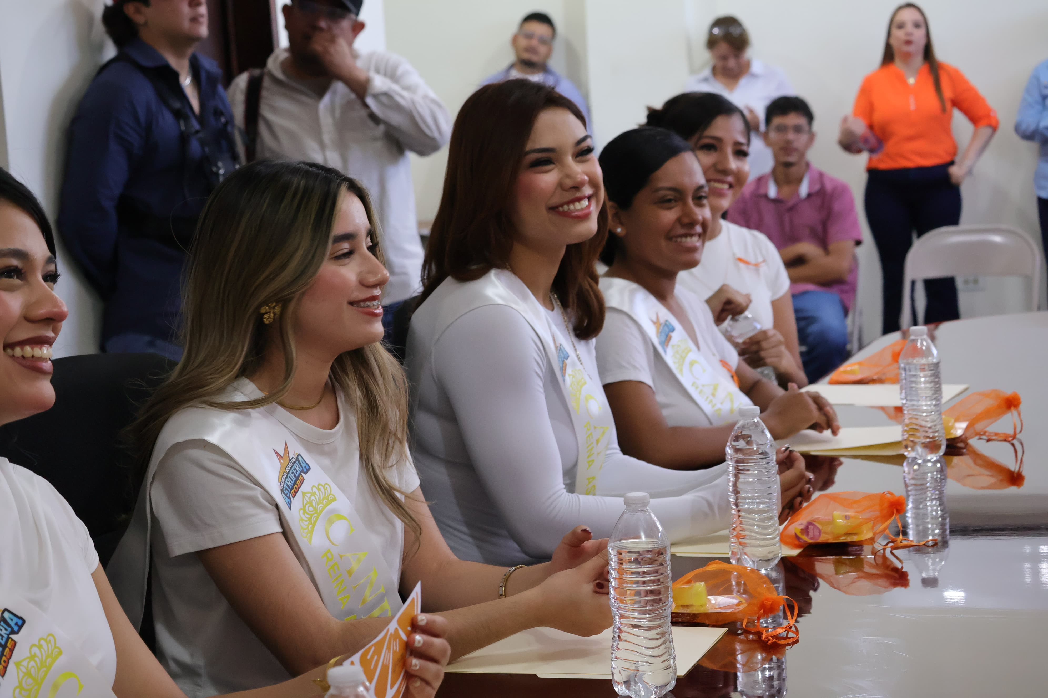 Candidatas a Reina de Astro Feria Rosita 2025 participan en charla sobre igualdad y prevención de la violencia de género