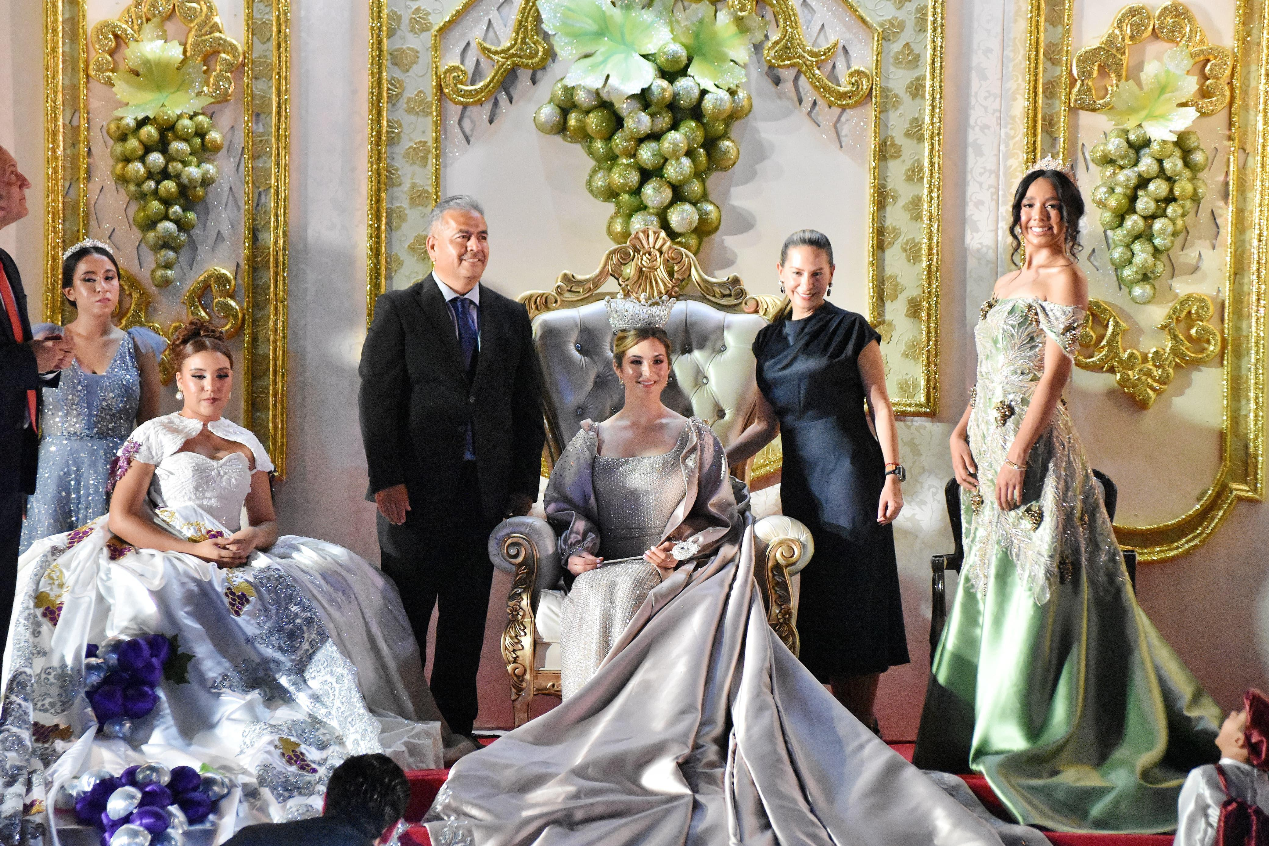 Mágica velada de coronación de Daniela II en Cuatro Ciénegas