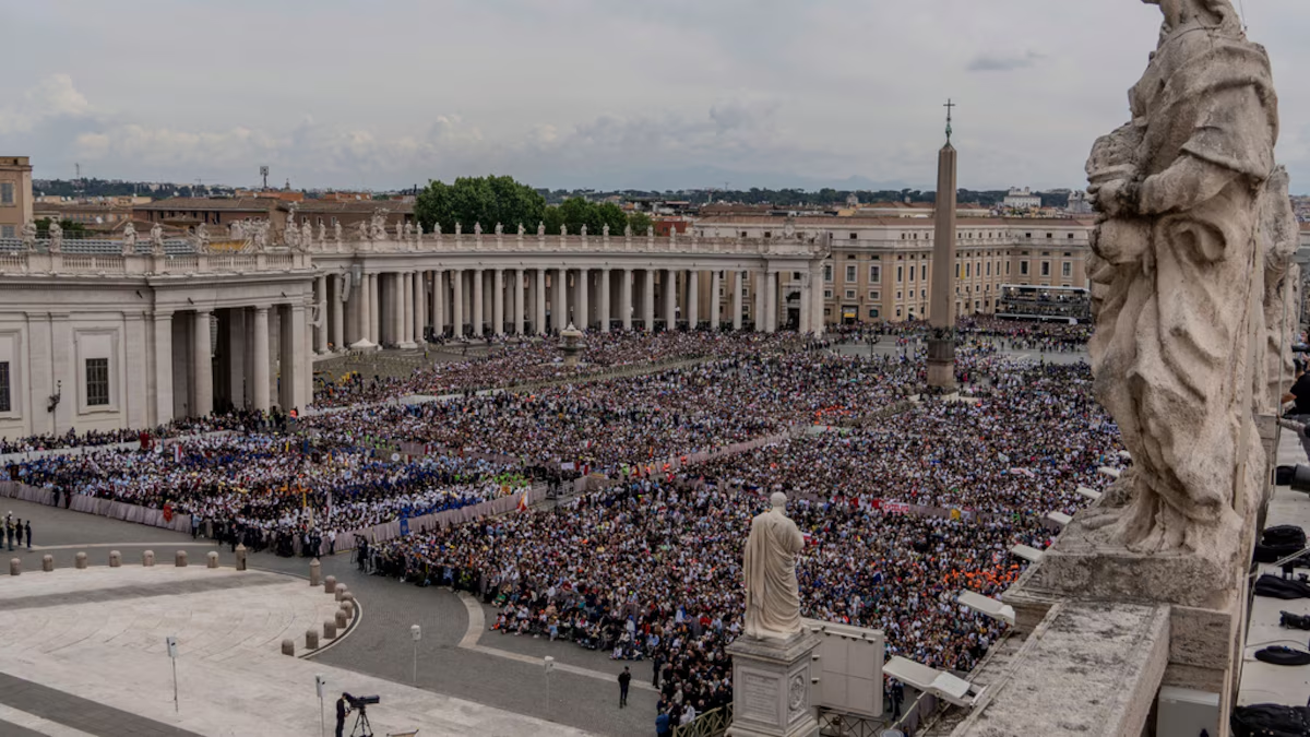 Acusan a sacerdote de as3sin4r a una persona en situación de calle; piden al Vaticano su expulsión
