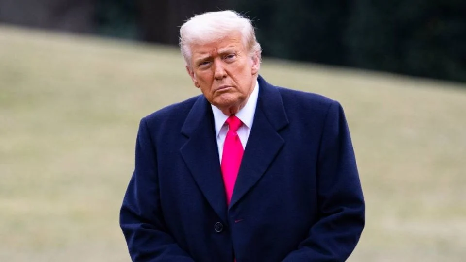 Farmacéuticas tienen 60 días para bajar precios en nuevos medicamentos o «afrontarán las consecuencias», advierte Trump