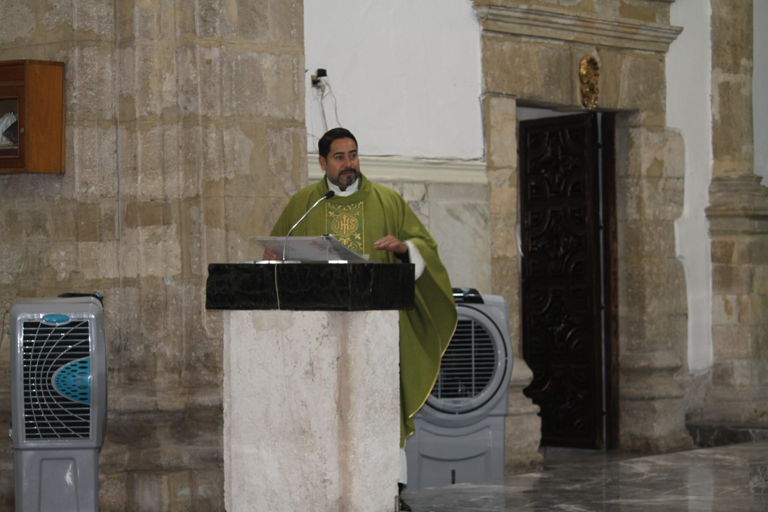 Relaciona sacerdote tecnología y suicidios