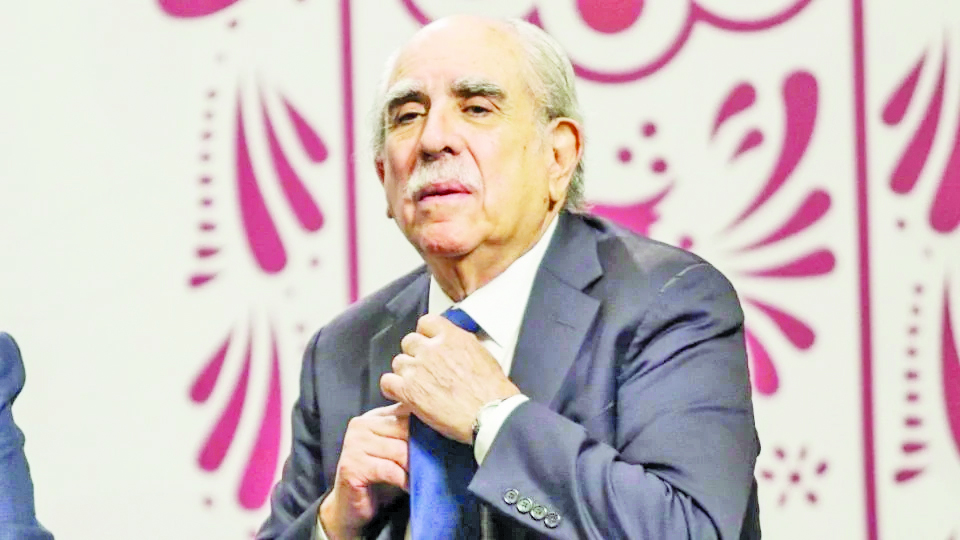Acusan red de nepotismo vinculada a Pablo Gómez