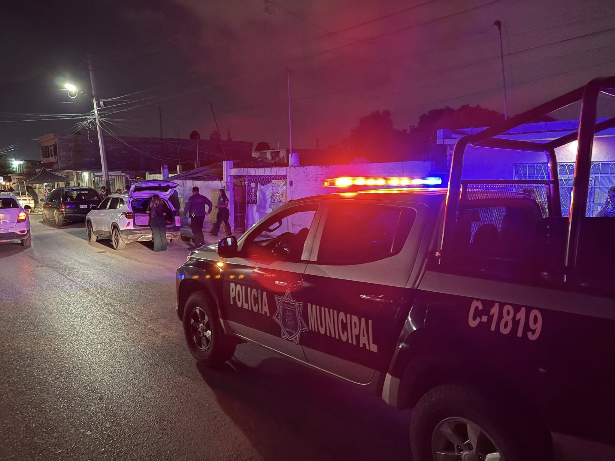 Joven decide salir por la puerta falsa