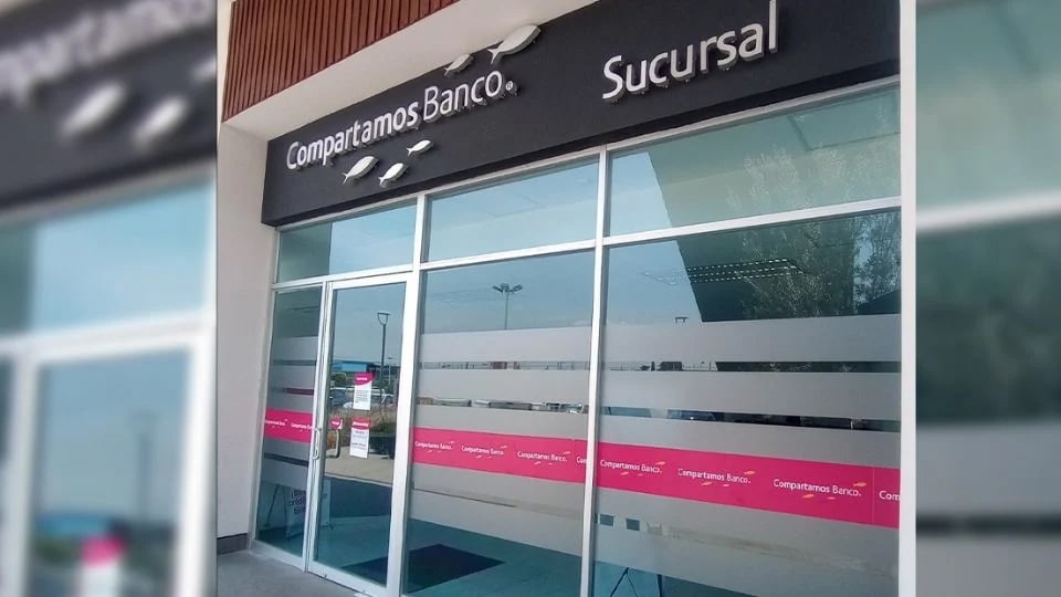 Ola de violencia en Perú golpea a banco mexicano