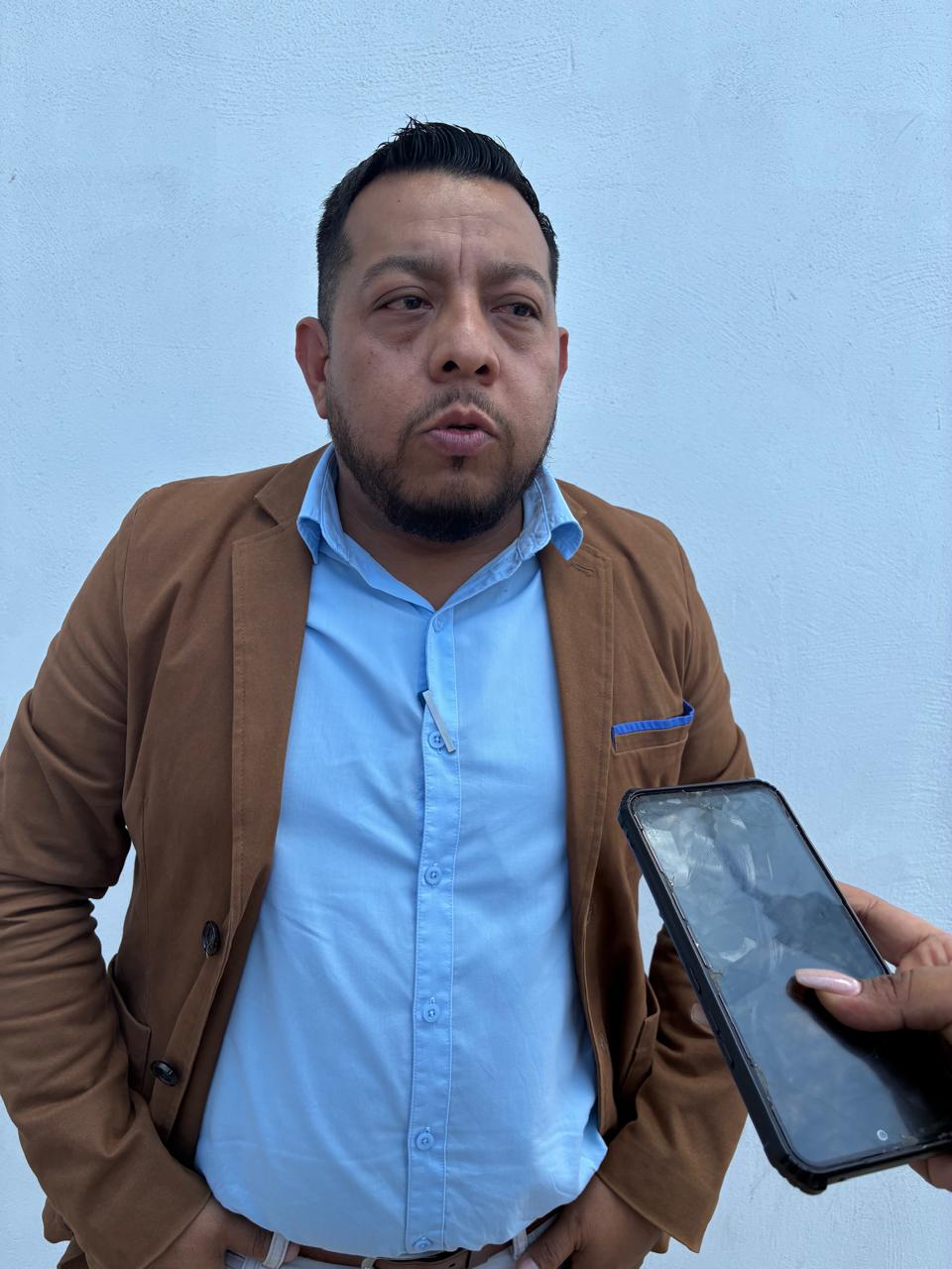 Ni con la fuerza pública acata orden Grúas Salas