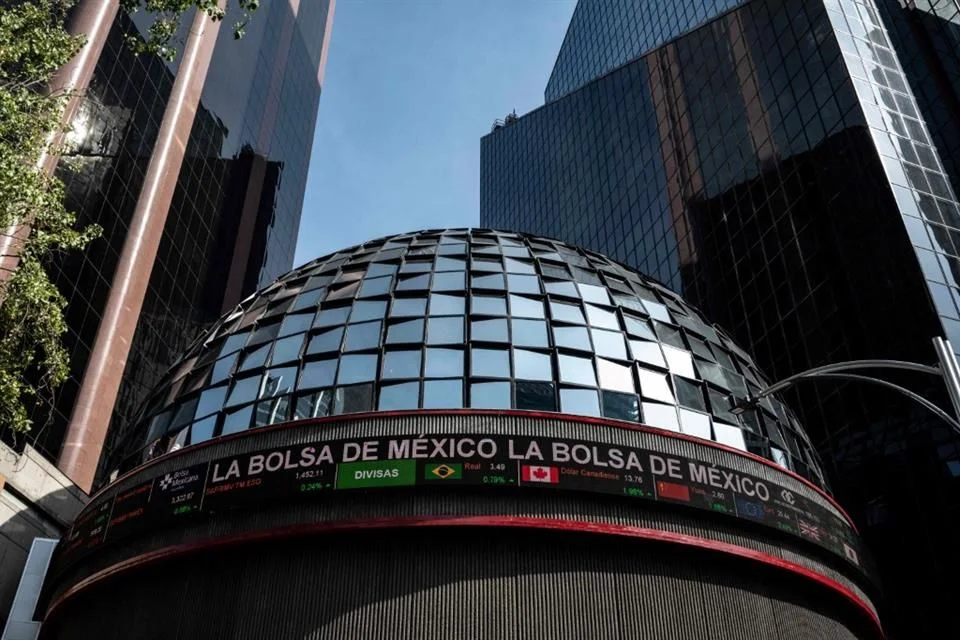 Sube BMV 0.96% y alcanza máximos históricos