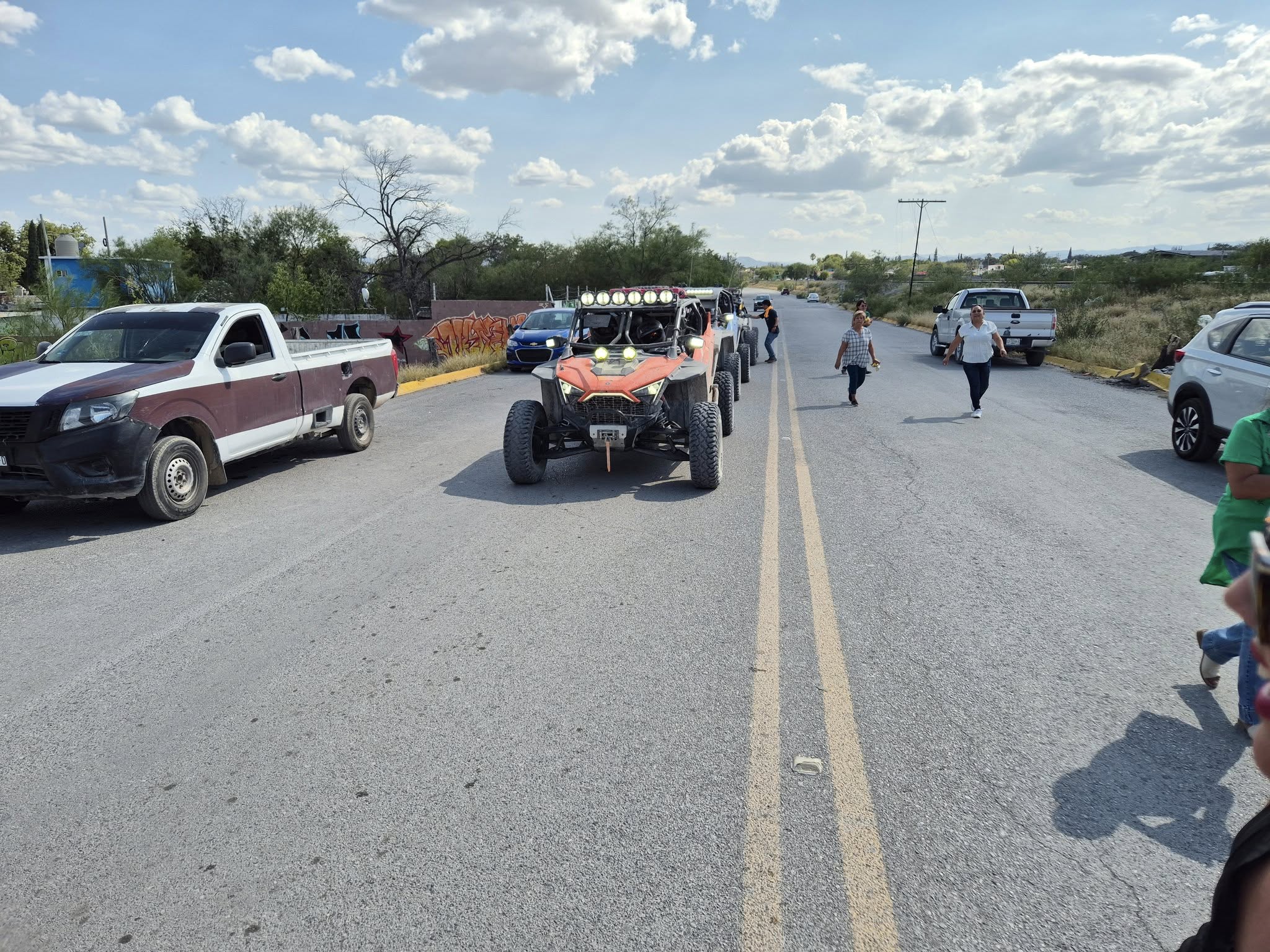 Recibe Castaños a participantes de la Gran Carrera Coahuila 1000