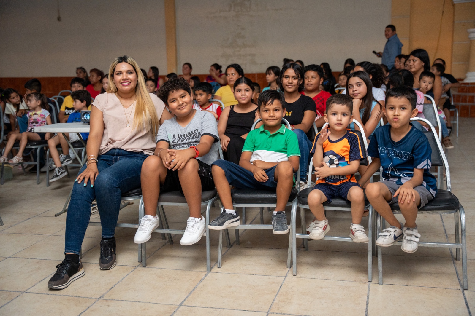 Invita Yesica al cine a niños castañenses