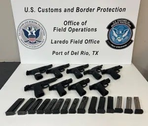 Decomisan 9 armas en puente de Del Río