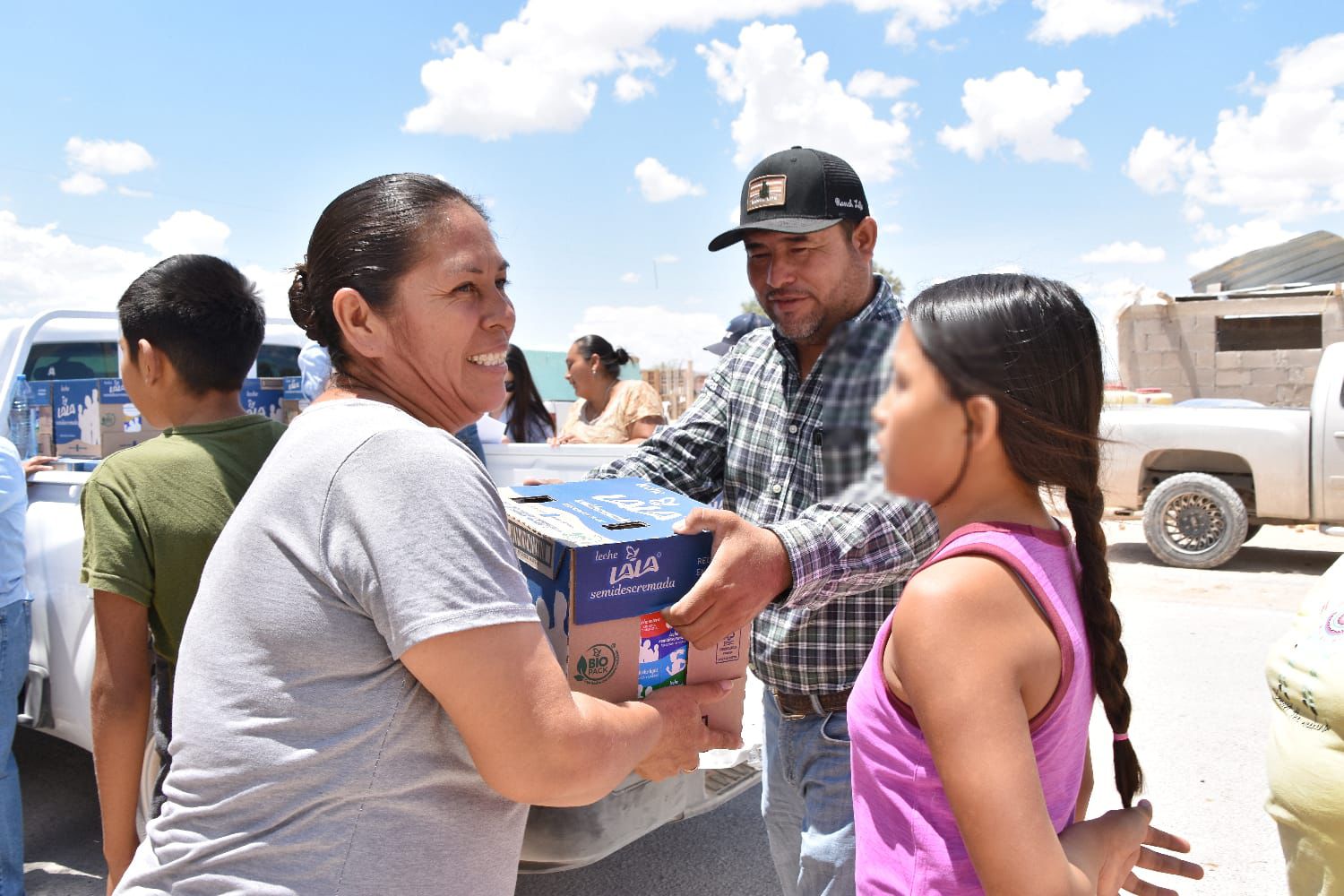 VÍCTOR LEIJA ESCUCHA, ATIENDE Y APOYA A FAMILIAS DE SANTA TERESA