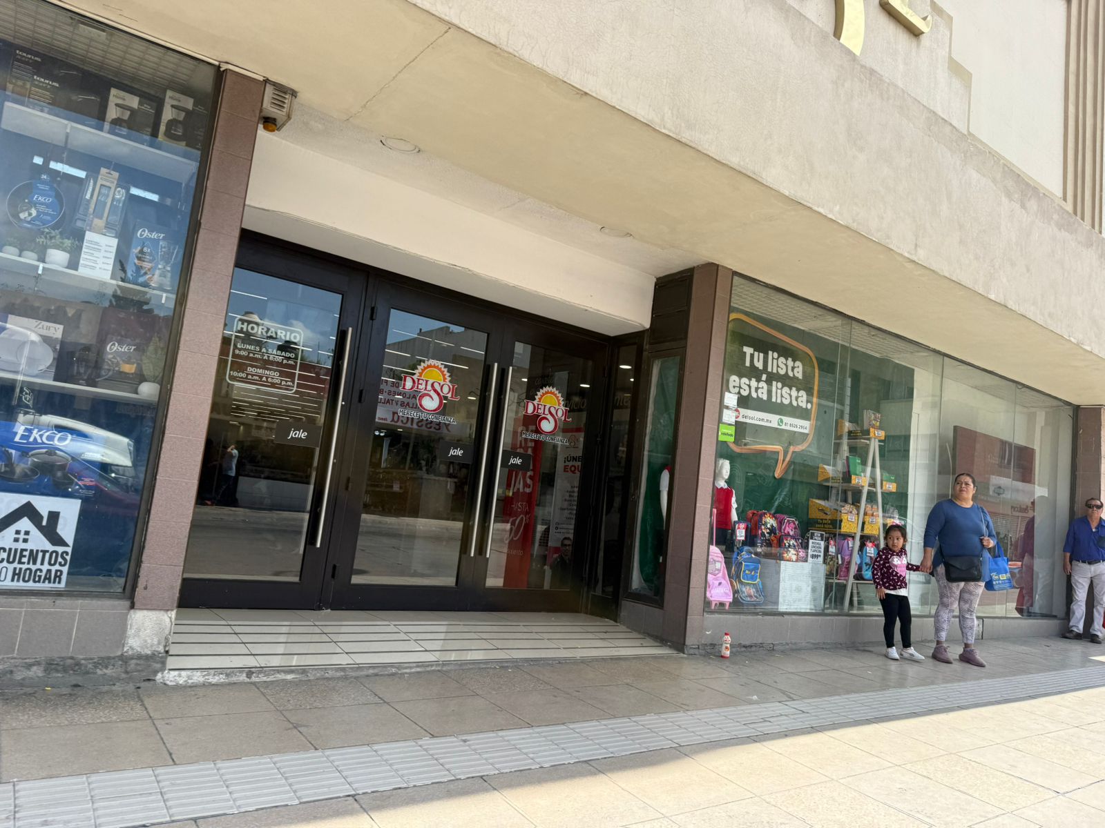 Abarrotan zona centro por compras de pánico
