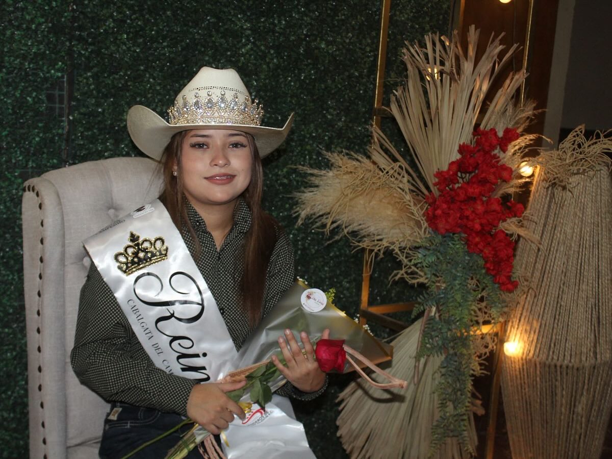Es Violeta I coronada como Reina del Campesino 2025