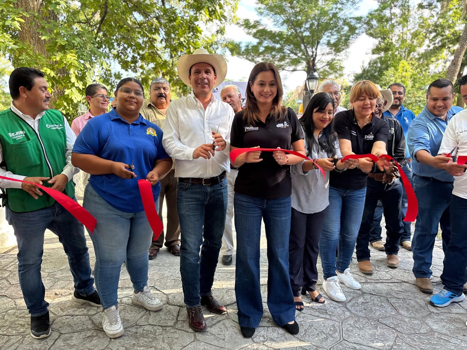 Ofertan útiles escolares a bajo precio en Parras