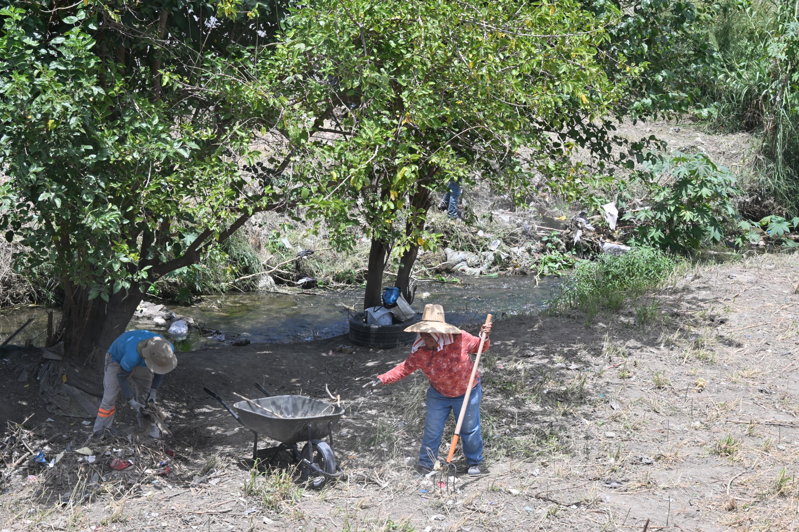 Refuerzan limpieza del Arroyo Frontera