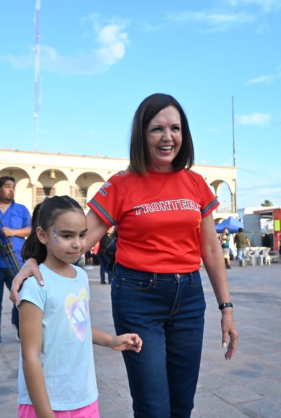 Gran éxito en el Neón Dog Fest de Frontera