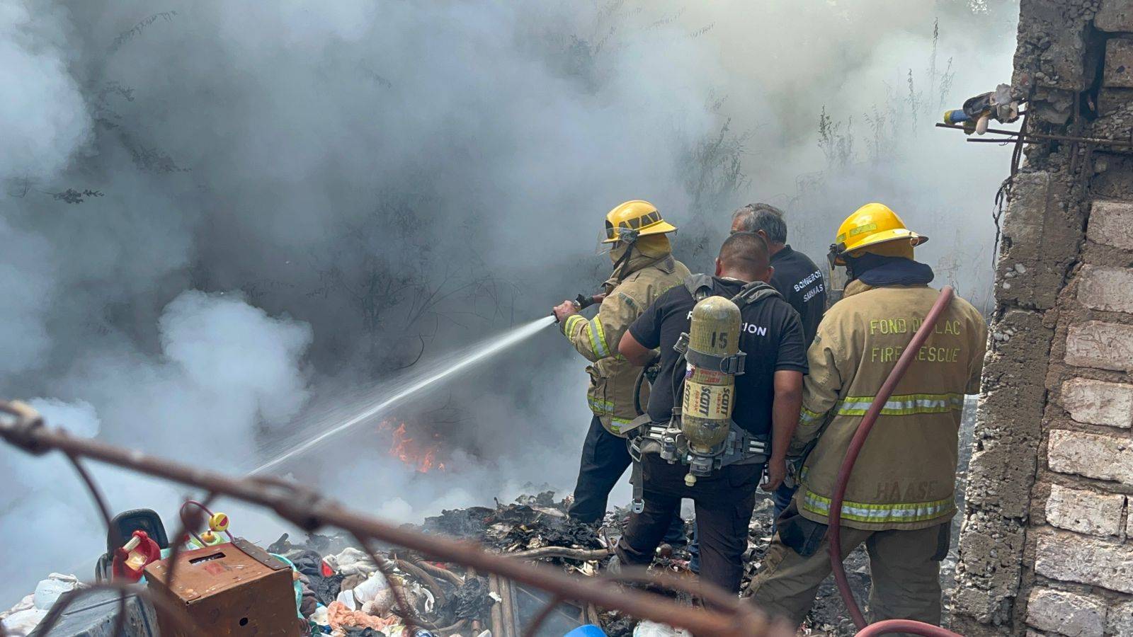 Acumulador de basura provoca fuerte incendio