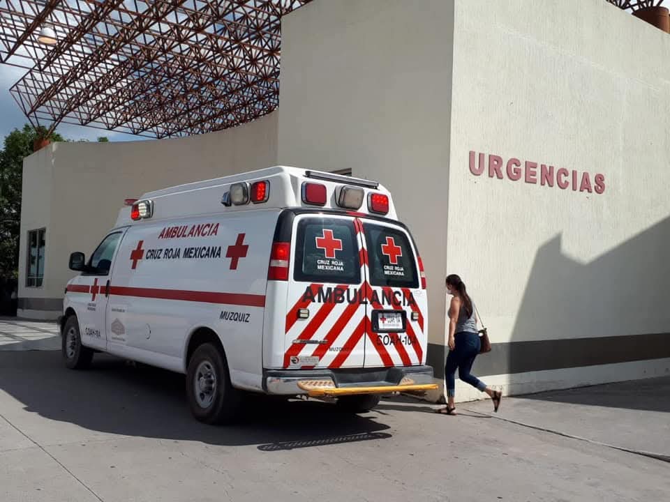 Joven madre da a luz a bebé en casa