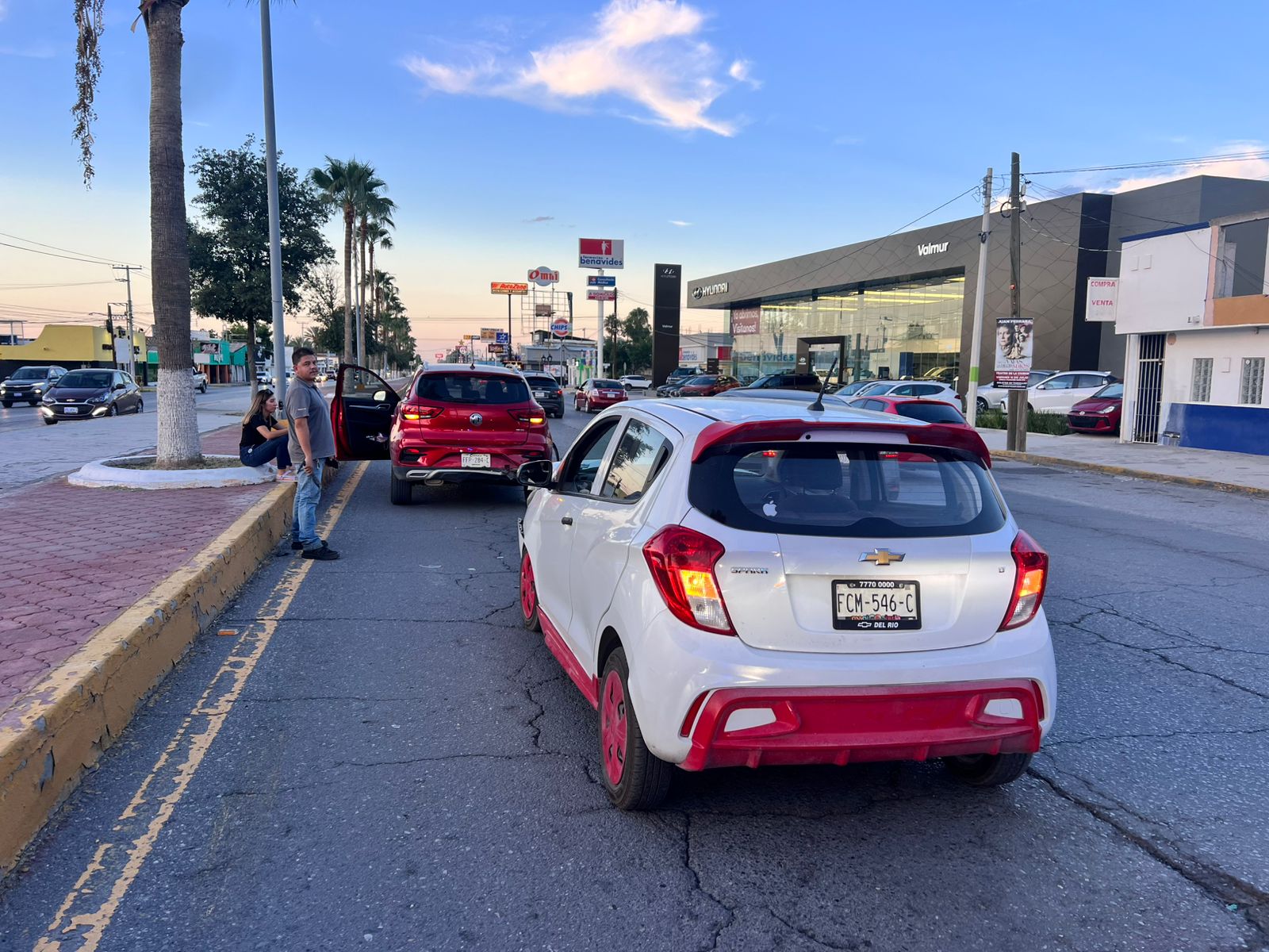 Choca por alcance en avenida Juárez