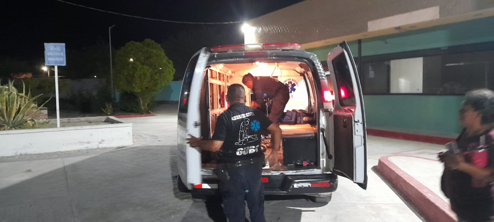 Ataca turba a joven; lo deja inconsciente