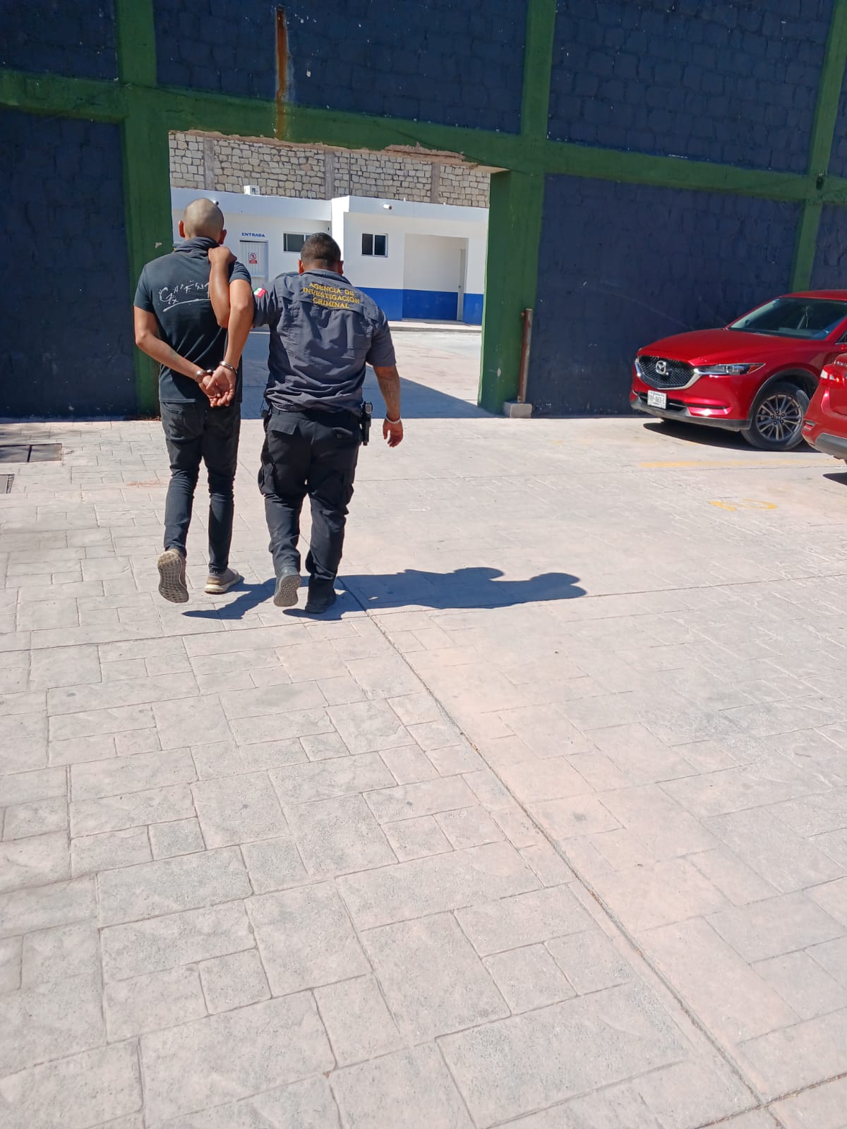 Aseguran elementos de AIC a ladrón de escuela