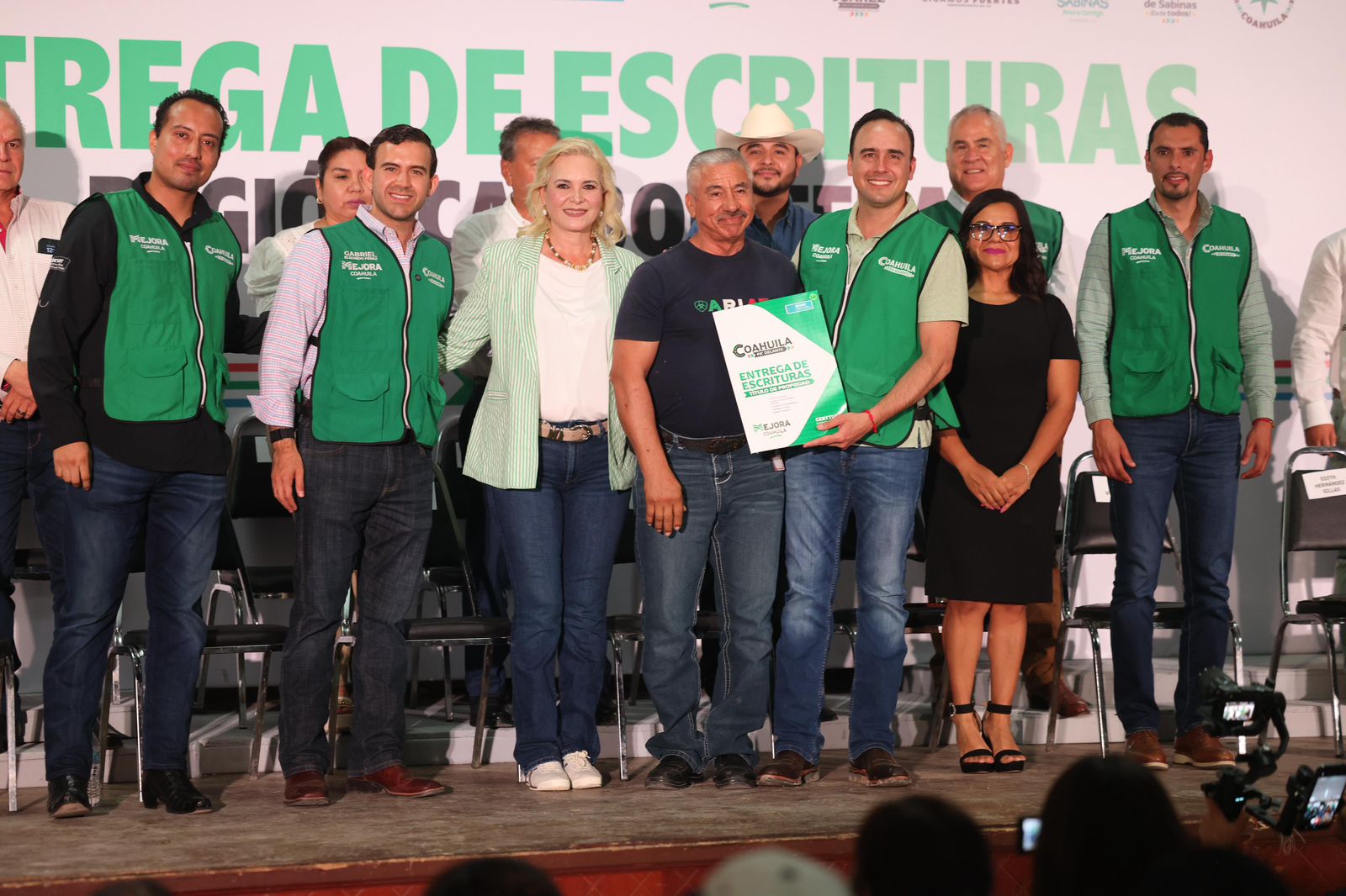 Beneficia a mil 871 familias Programa de Escrituración
