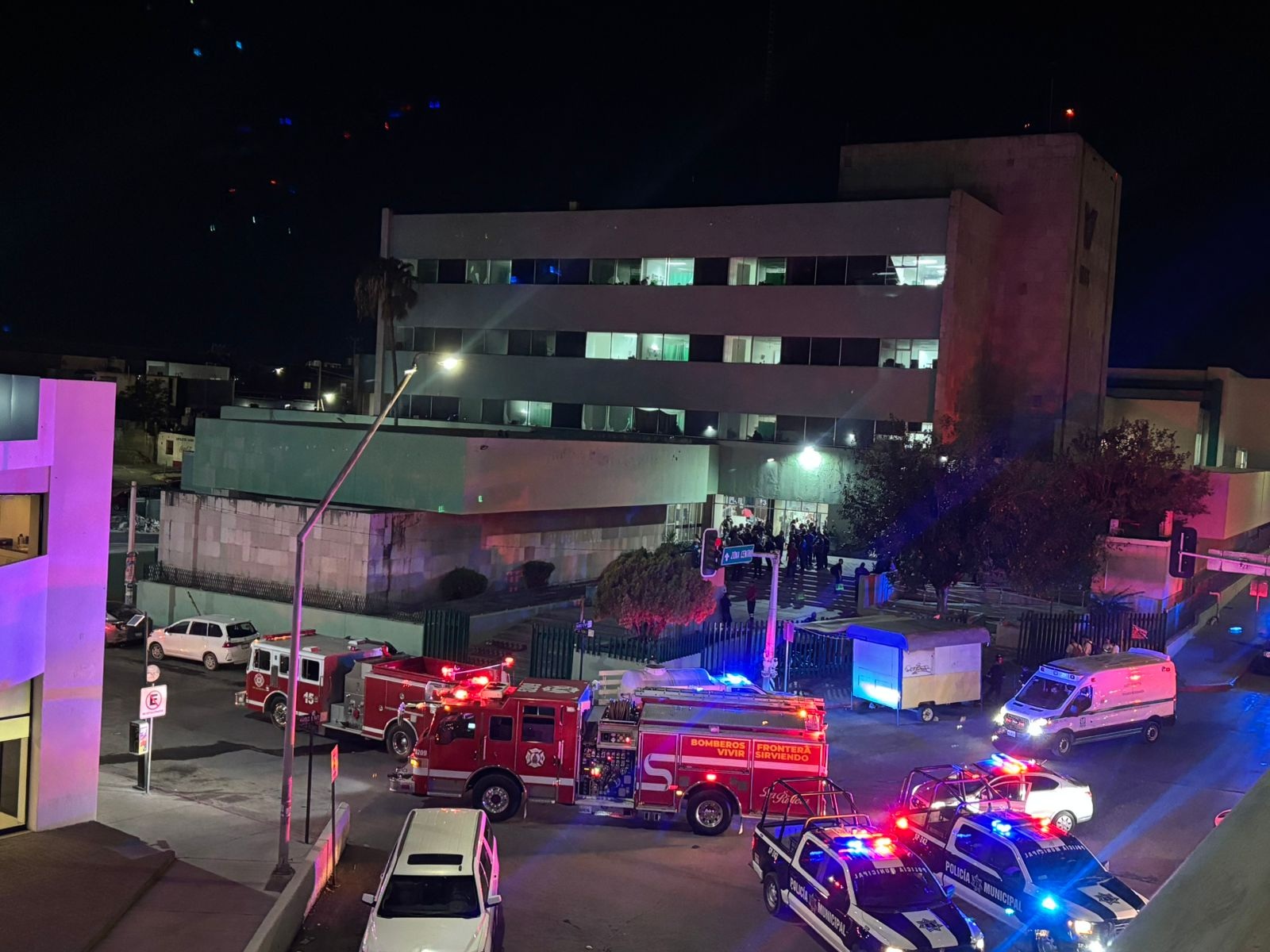 DESALOJAN PACIENTES POR INCENDIO EN IMSS