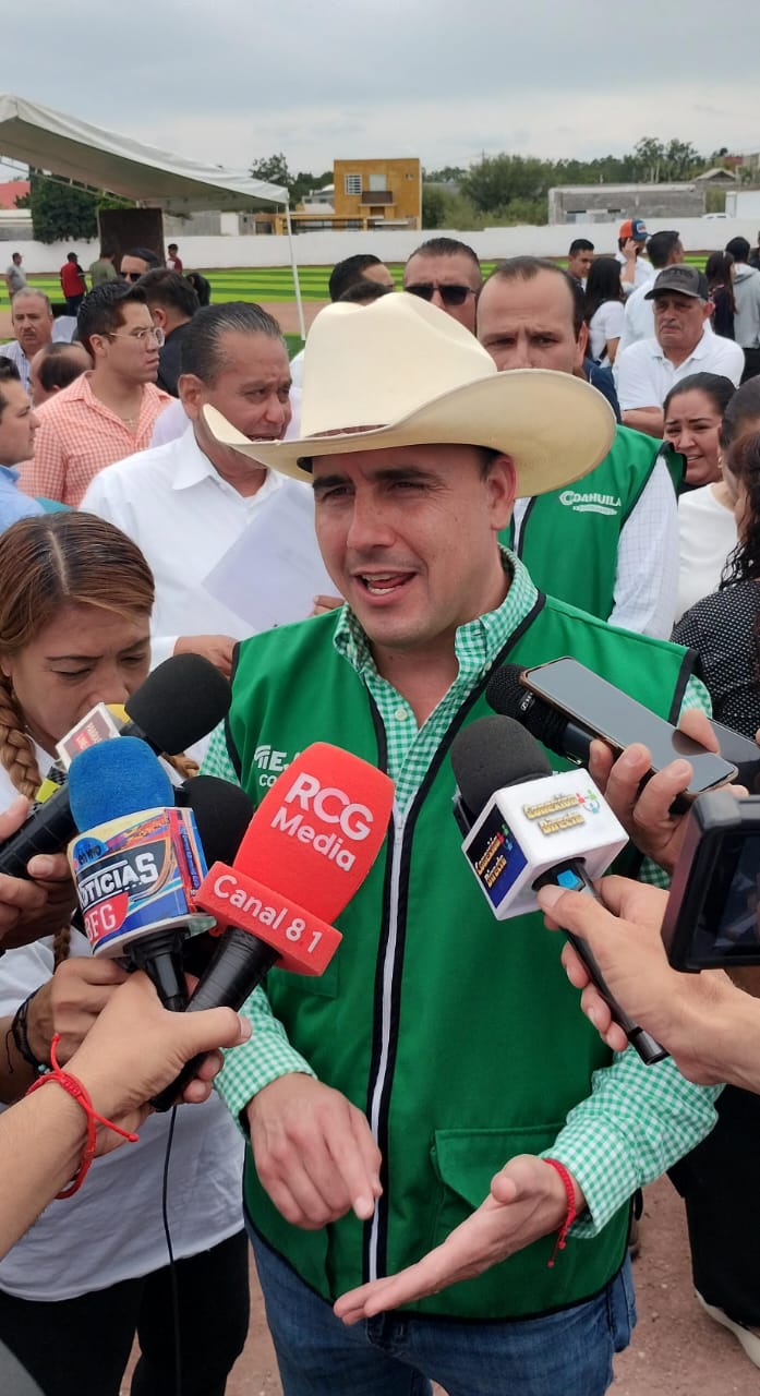Vienen 5 mil empleos y obras a Parras: Manolo
