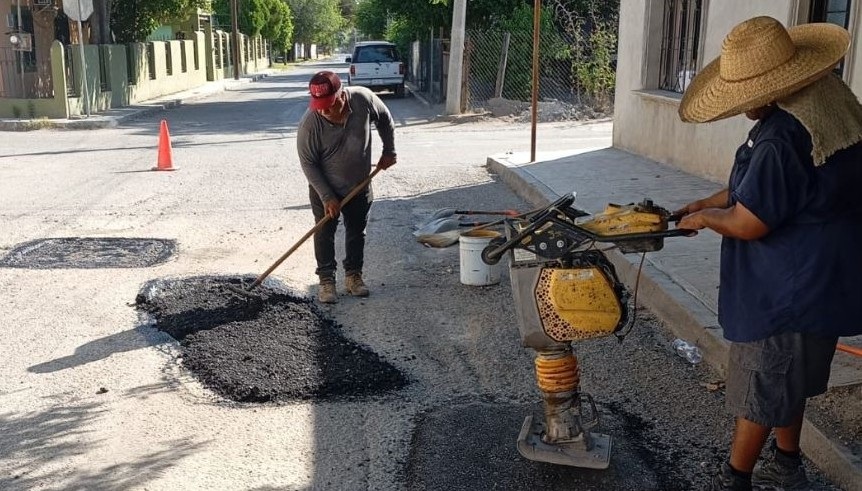 Avanza campaña de bacheo en Múzquiz