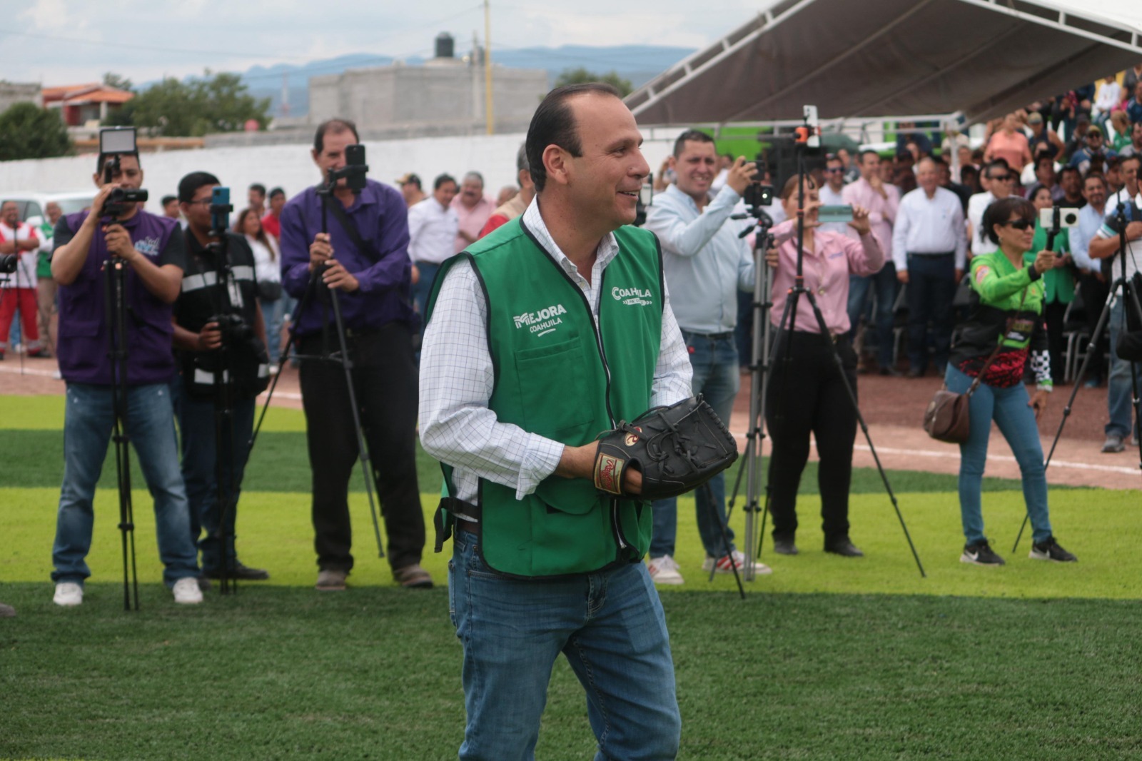 Anuncia Manolo Jiménez 70 millones para Parras
