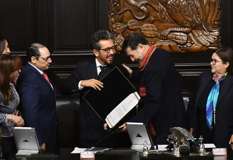 Improvisa Morena política exterior y debilita a México